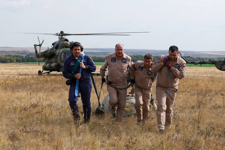Посадка биоспутника «Бион-М» №2 с уникальным «экипажем»: фото и видео с места событий